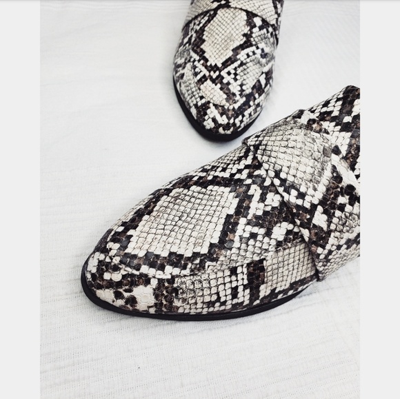 🆕️//The Ryan// snake mule flat - Picture 5 of 7